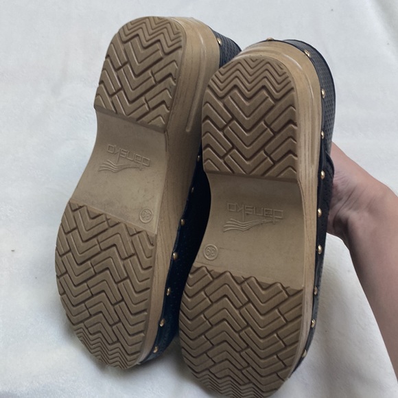 Dansko Women's Perfed Pro Clog - Picture 4 of 5